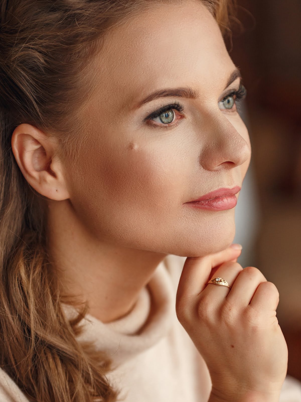 middle-age-woman-think-how-img